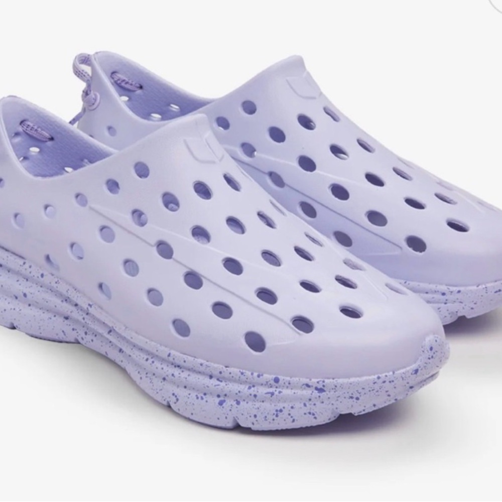 Women's Athletic Slip-On Clog in Light Lavender